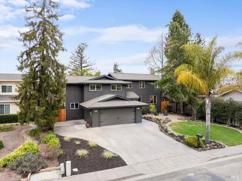 916 Dorine Ave, Rohnert Park, CA 94928