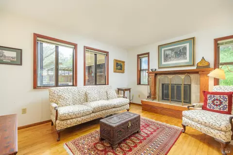 327 Grandview Ave, Novato, CA 94945