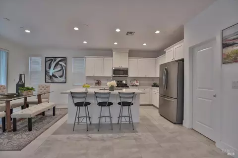 585 Honeysuckle Dr, Vacaville, CA 95687 photo 9