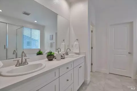 585 Honeysuckle Dr, Vacaville, CA 95687 photo 17