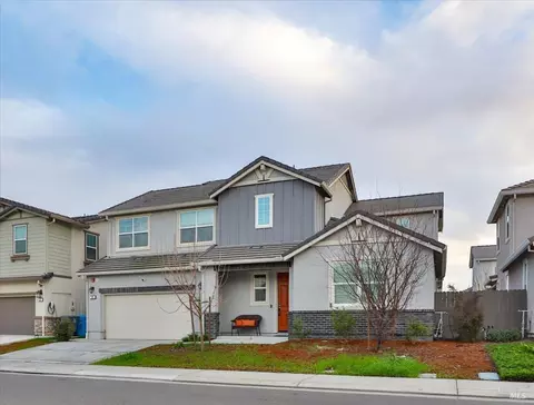 585 Honeysuckle Dr, Vacaville, CA 95687 photo 3