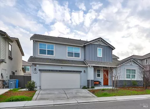 585 Honeysuckle Dr, Vacaville, CA 95687