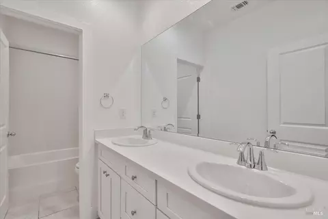 585 Honeysuckle Dr, Vacaville, CA 95687 photo 23