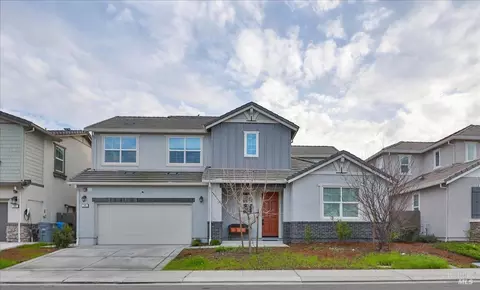 585 Honeysuckle Dr, Vacaville, CA 95687 photo 2