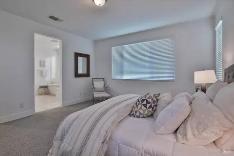 585 Honeysuckle Dr, Vacaville, CA 95687 photo 16