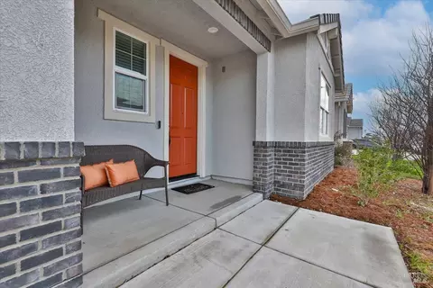 585 Honeysuckle Dr, Vacaville, CA 95687 photo 4
