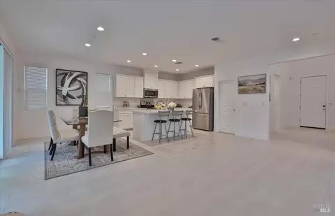 585 Honeysuckle Dr, Vacaville, CA 95687 photo 8