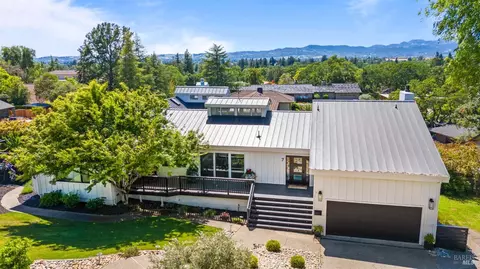 7 Gleneagle Cir, Napa, CA 94558