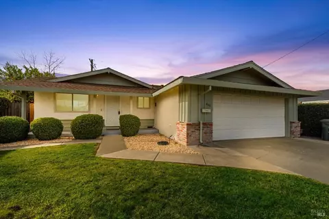 640 S Almond St, Dixon, CA 95620