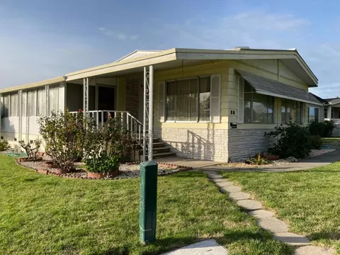 28 Shamrock Cir, Santa Rosa, CA 95403