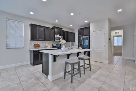 554 Sitka Dr, Vacaville, CA 95687 photo 3