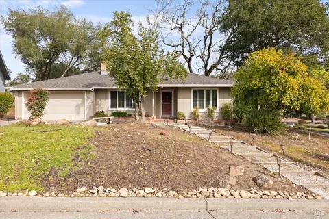 6481 Meadowridge Dr, Santa Rosa, CA 95409