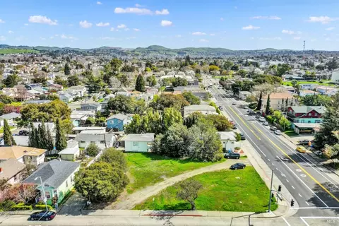 900 Alameda St, Vallejo, CA 94590 photo 2