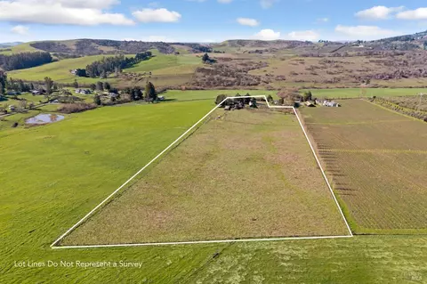 3683 Canfield Rd, Sebastopol, CA 95472
