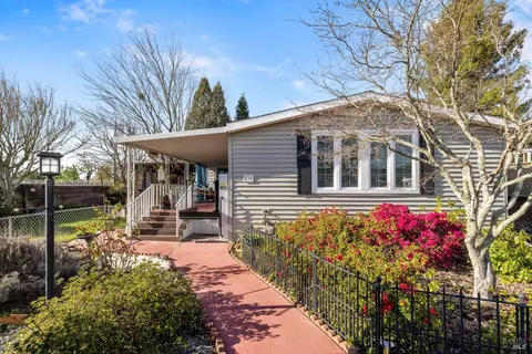 830 Joshua Dr, Windsor, CA 95492