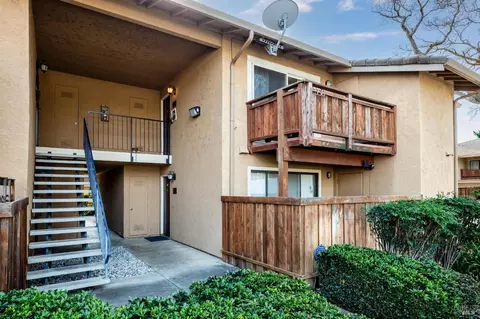 558 Arcadia Dr, Vacaville, CA 95687
