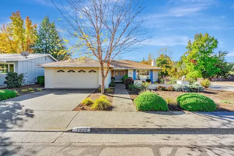 7000 Oak Leaf Dr, Santa Rosa, CA 95409