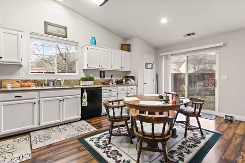 5564 Burgundy Ct, Vallejo, CA 94591 photo 11