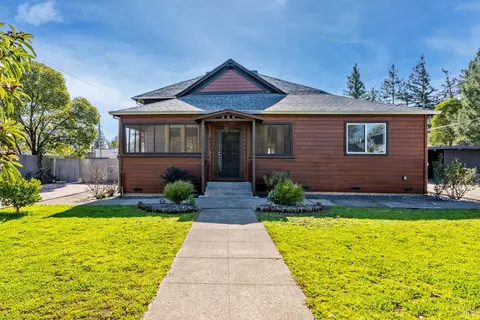 611 Holden St, Ukiah, CA 95482 photo 2