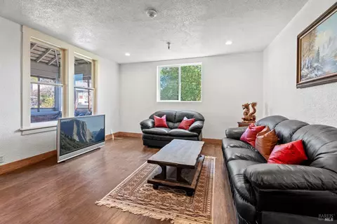 611 Holden St, Ukiah, CA 95482 photo 8