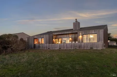 281 Main Sail Rd, The Sea Ranch, CA 95497