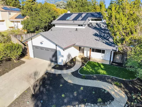 1152 Stanford Ct, Napa, CA 94558