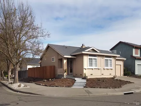 2203 Meteorite Ln, Santa Rosa, CA 95404