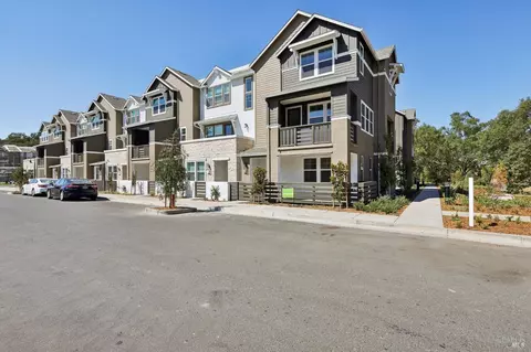 495 Unocal Pl, Santa Rosa, CA 95403