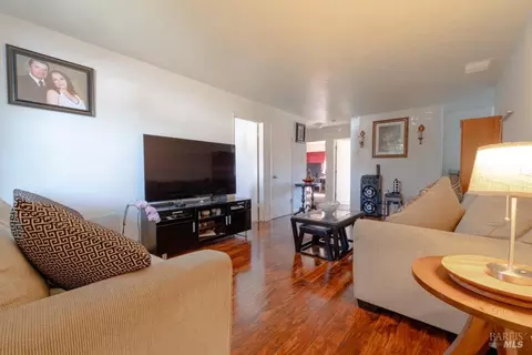564 Park Glen Dr, Windsor, CA 95492 photo 4
