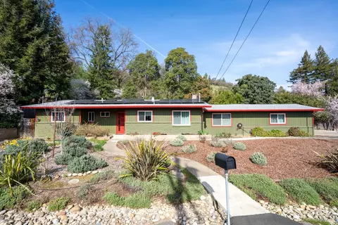 312 Oak Knoll Rd, Ukiah, CA 95482