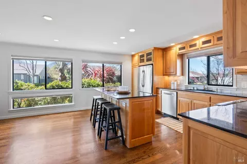 74 Sandpiper Cir, Corte Madera, CA 94925