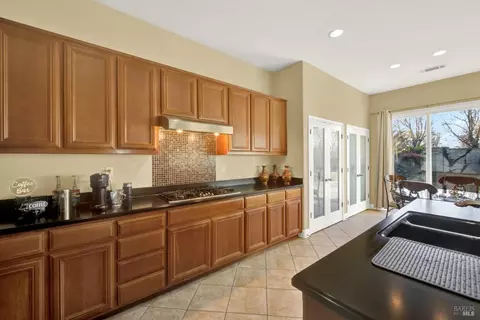 Kitchen - 3935 Kiara Cir, Fairfield, CA 94533 photo 10 of 11