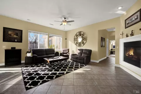 Living - 3935 Kiara Cir, Fairfield, CA 94533 photo 1 of 4