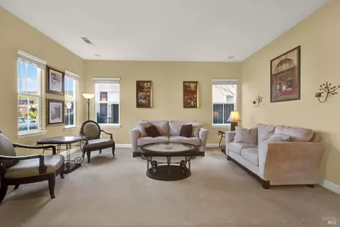 Living - 3935 Kiara Cir, Fairfield, CA 94533 photo 3 of 4