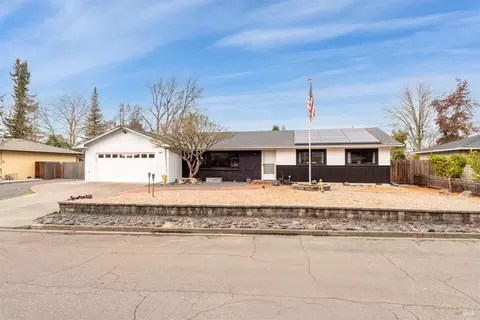 105 Eton Ct, Santa Rosa, CA 95403