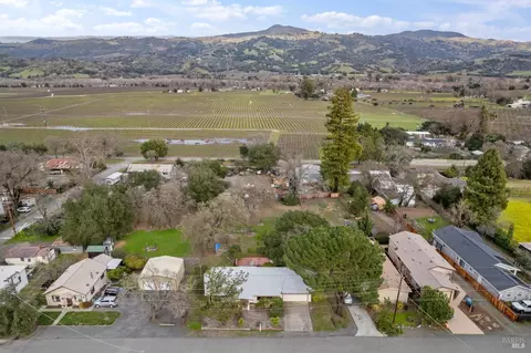 21220 Center St, Geyserville, CA 95441