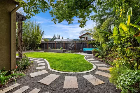 8 Miriam Dr, Calistoga, CA 94515