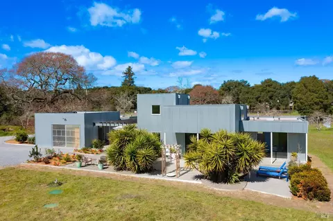1055 Bloomfield Rd, Sebastopol, CA 95472