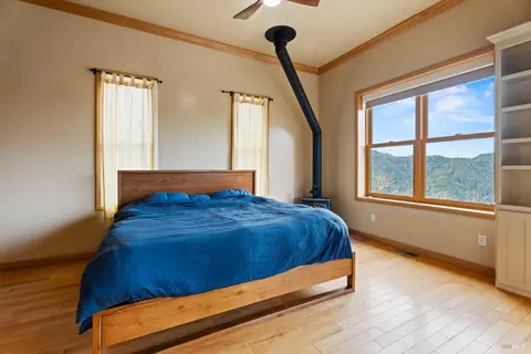 Bedroom - 14950 Ridgeview Rd, Willits, CA 95490 photo 2 of 7