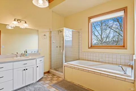 Bath - 14950 Ridgeview Rd, Willits, CA 95490 photo 3 of 4