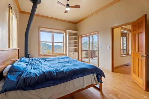 Bedroom - 14950 Ridgeview Rd, Willits, CA 95490 photo 3 of 7