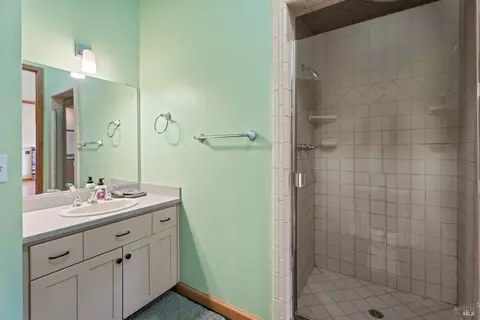 Bath - 14950 Ridgeview Rd, Willits, CA 95490 photo 2 of 4