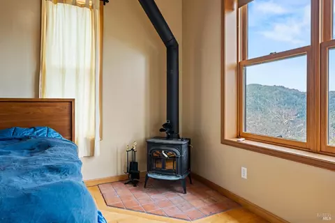 Bedroom - 14950 Ridgeview Rd, Willits, CA 95490 photo 4 of 7