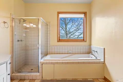 Bath - 14950 Ridgeview Rd, Willits, CA 95490 photo 4 of 4