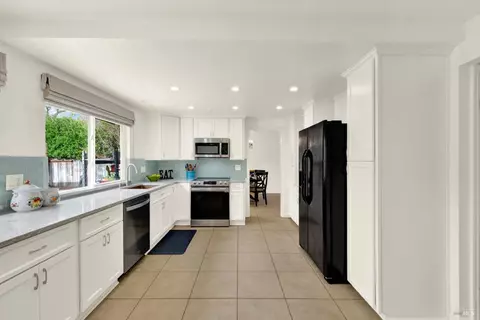 Kitchen - 3537 Springfield Dr, Fairfield, CA 94534 photo 2 of 8