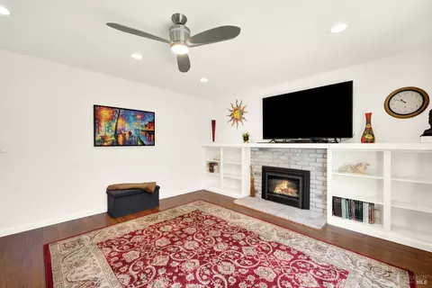 Living - 3537 Springfield Dr, Fairfield, CA 94534 photo 4 of 4