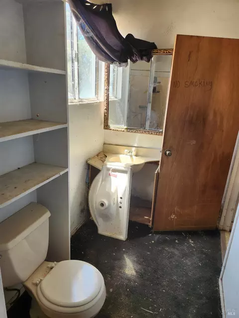 Bath - 303 Lemon St, Vallejo, CA 94590 photo 2 of 2