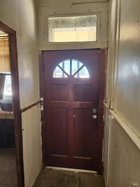 Entry Way - 303 Lemon St, Vallejo, CA 94590 photo 2 of 3