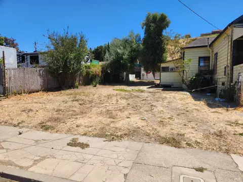 Exterior - 303 Lemon St, Vallejo, CA 94590 photo 2 of 8