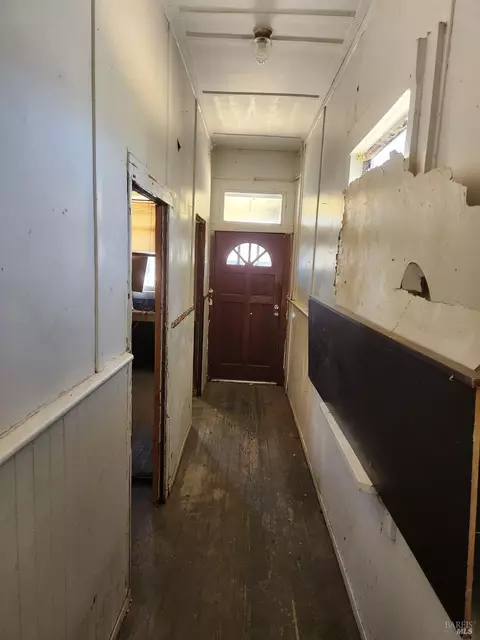 Entry Way - 303 Lemon St, Vallejo, CA 94590 photo 1 of 3